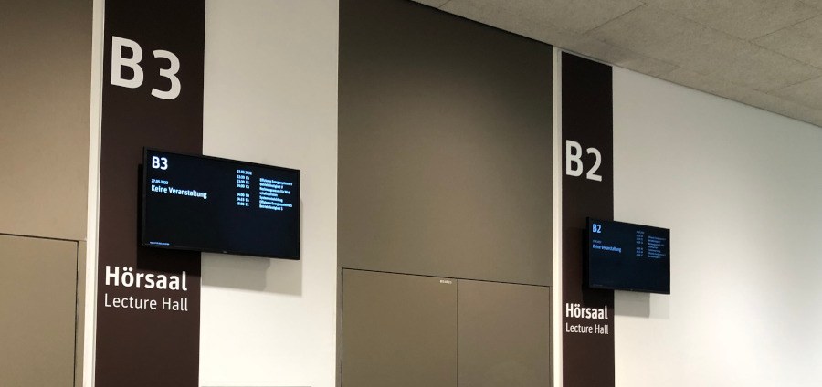 digitale-beschilderung_fh_bielefeld_2_900.JPG Digitale Beschilderung an der FH Bielefeld