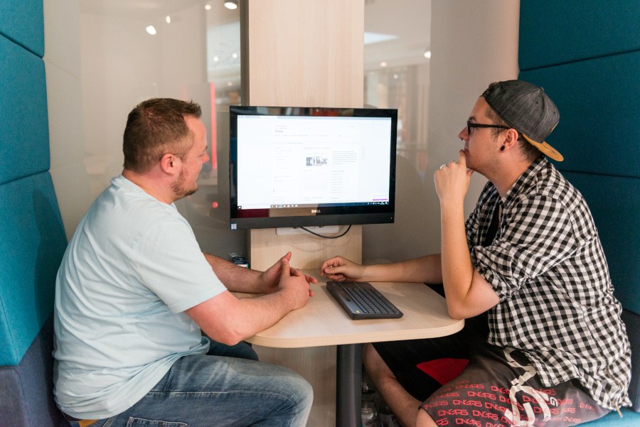 lernnische_th-koeln_hahn.jpg Lernnische mit Display