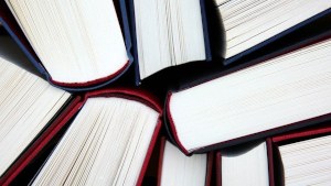 Zum Literaturhinweis Bücherstapel